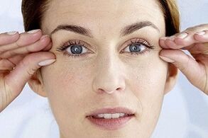 masaje como método para rejuvenecer la piel alrededor de los ojos